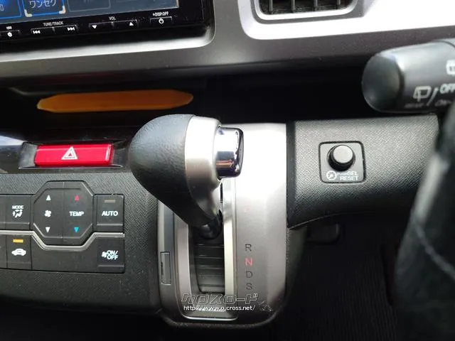 必ず使用するシフトレバー。確りと確認したいですね。 ホンダ ステップワゴン