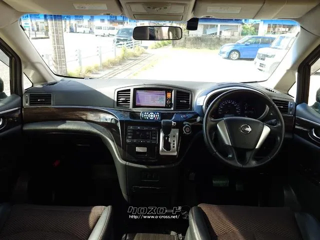 運転者にとっては日々使用することとなる運転席です。運転席が快適だと運転に集中することができますね。 日産 エルグランド