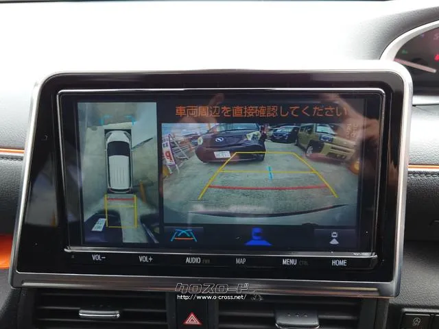 【全方位型モニター】クルマを上空から見下ろしているかのように、直感的に周囲の状況を把握できる全方位型モニター。狭い場所での駐車でも周囲が映像で確認できます。 トヨタ シエンタ