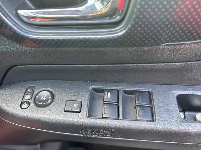 パワーウィンドウのスイッチですよ。運転席に居ながら窓を開け閉めのコントロールできますよ。 ホンダ N-WGN