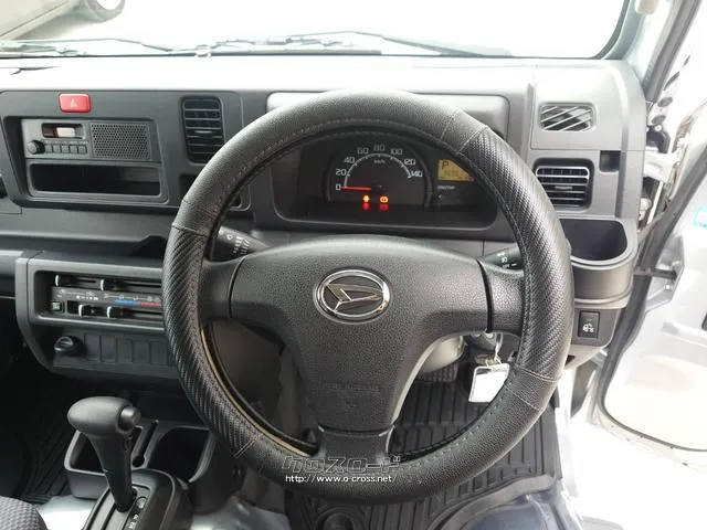 ハンドルの状態が悪いと運転に集中できませんよね。こちらの車、お気軽にお問い合わせください。 ダイハツ ハイゼットトラック
