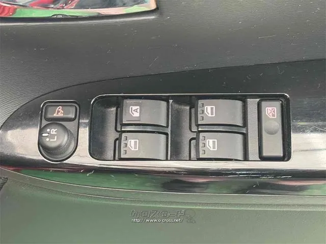 パワーウィンドウのスイッチですよ。運転席に居ながら窓を開け閉めのコントロールできますよ。 ダイハツ タント