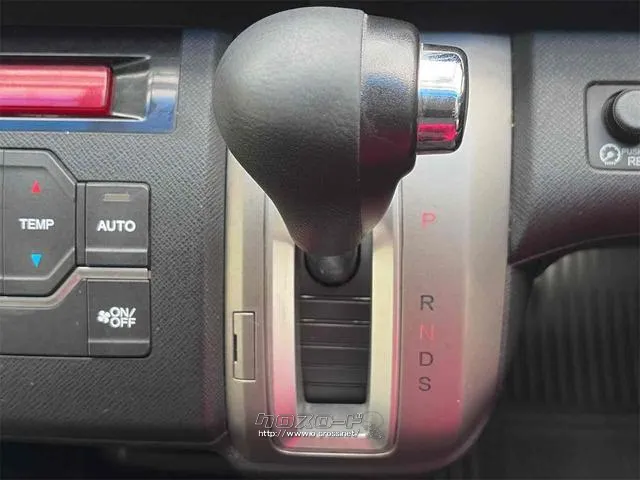 シフトレバー。ぜひ一度お客様の目で確認してください。 ホンダ ステップワゴン