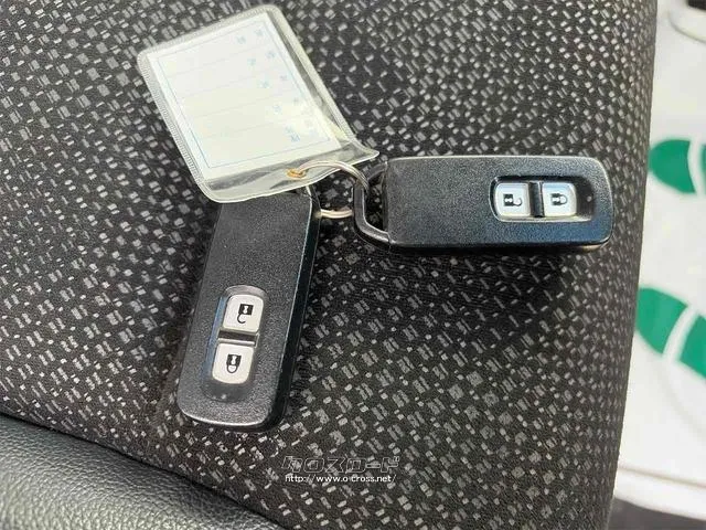付いてて便利!とても人気の高い装備のスマートキーシステム。キーを携帯しているだけで、ドアロックの開閉並びにエンジンの始動が可能な装備です。プッシュスタートですのでエンジンの始動もボタンを押すだけです ホンダ N-WGN