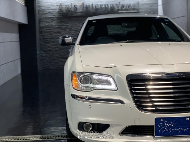 このLEDラインがカッコいい☆ クライスラー 300