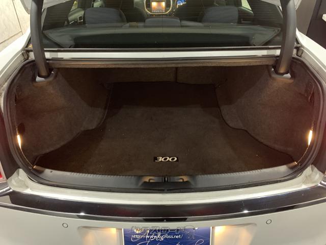 リアトランクも充実の広さ☆ クライスラー 300