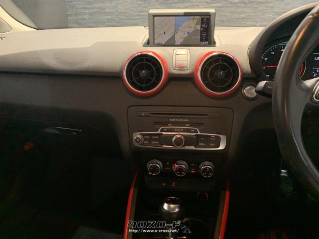 国産には出せない独特の内装デザイン☆ アウディ A1
