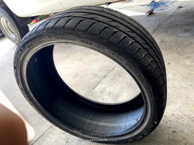 タイヤ 255/30R20