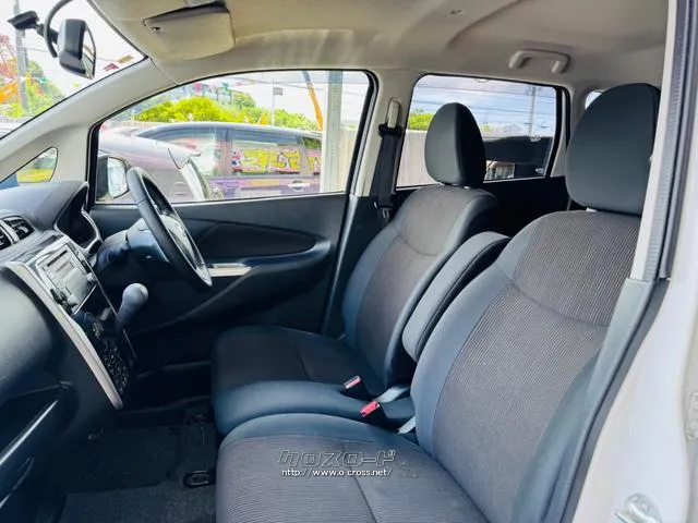 助手席側より、頑固な汚れも専用の機械でクリーニングを行っております! 日産 デイズ