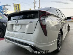 トヨタ プリウス