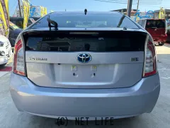 トヨタ プリウス