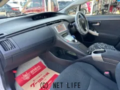 トヨタ プリウス