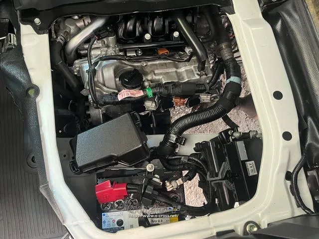 当店は本土仕入れに拘っています!沖縄県内で乗られていた車両とは、車両ボディーのコンディションが違います!エンジンルームで一目瞭然ですね^^ ダイハツ ハイゼットカーゴ