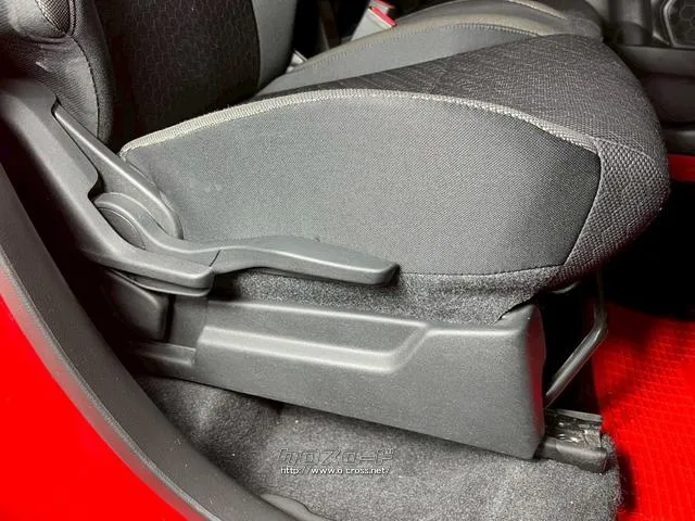 ・シートリフター・・・前後だけではなく、上下の調整も可能になりますので最適のドライビングポジションで運転が可能です^^ スズキ クロスビー