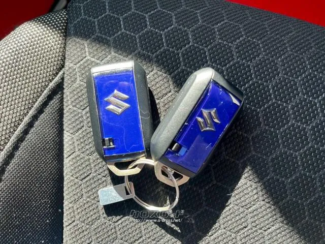 ・スマートキー・・・カギの施錠、エンジン始動時など、カバンやポケットに携帯したスマートキーを取り出さずにできます!キー紛失の心配もなくなりますね^^ スズキ クロスビー