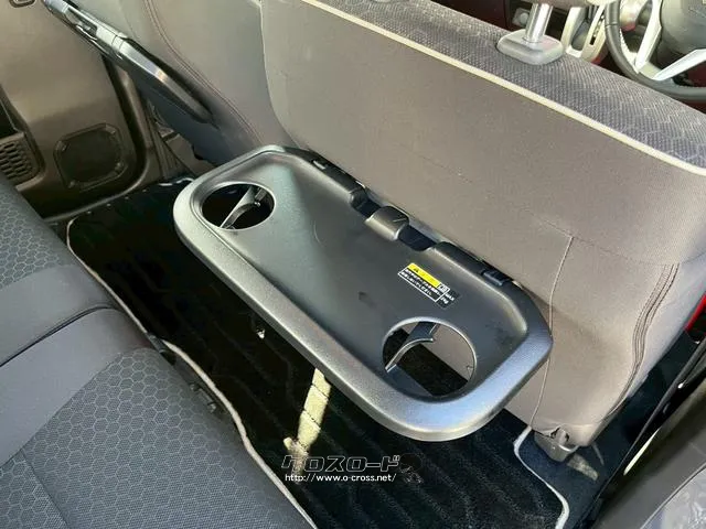 後席ドリンクテーブル完備^^ スズキ クロスビー