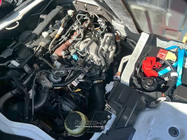 当店は本土仕入れに拘っています!沖縄県内で乗られていた車両とは、車両ボディーのコンディションが違います!エンジンルームで一目瞭然ですね^^ トヨタ ハイエースバン