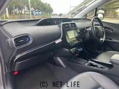 トヨタ プリウス