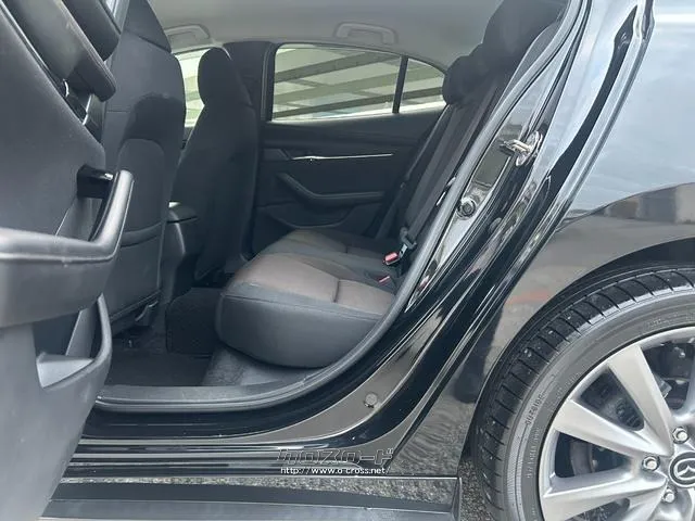 マツダ MAZDA3セダン