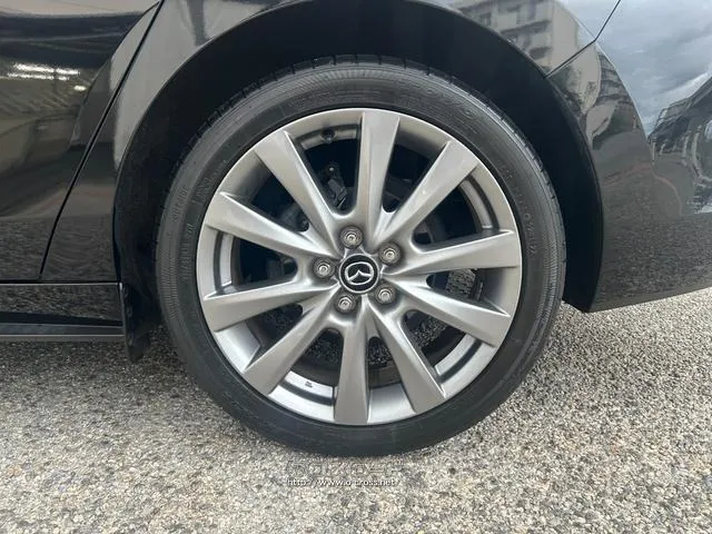 マツダ MAZDA3セダン