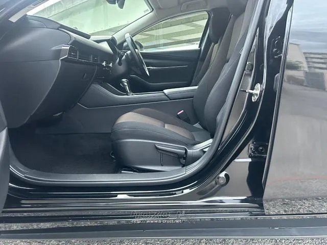 マツダ MAZDA3セダン