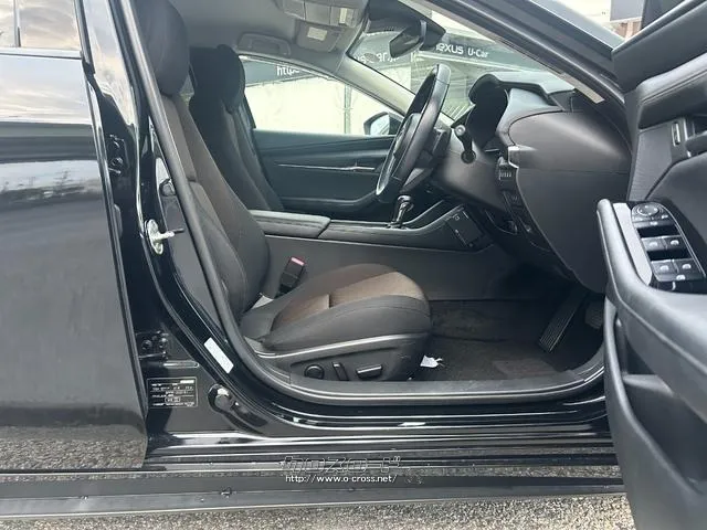 マツダ MAZDA3セダン