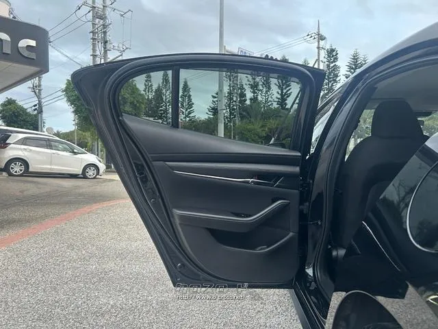 マツダ MAZDA3セダン