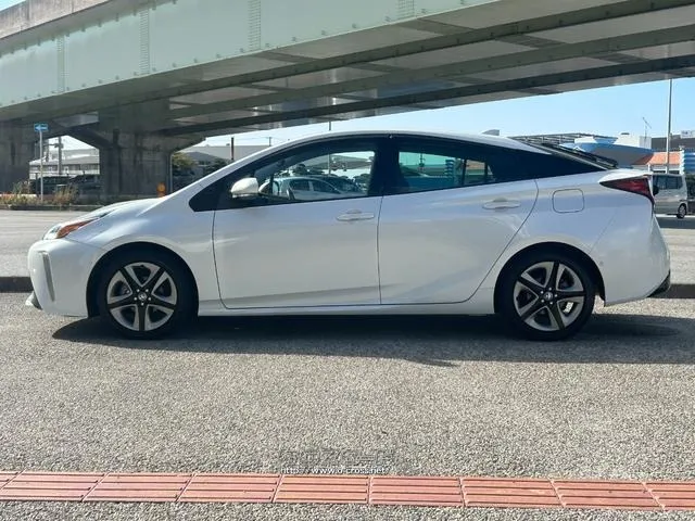 トヨタ プリウス