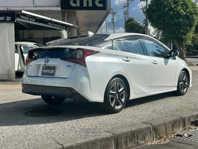 トヨタ プリウス