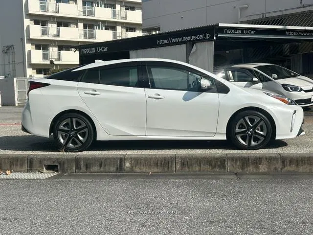 トヨタ プリウス