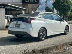 トヨタ プリウス