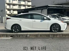 トヨタ プリウス