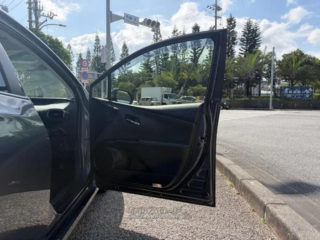 レンタアップ車徹底売り尽くしセール!ナビ・ETC・バックカメラ付で装備充実。愛車の買取査定、委託販売なども行ってます〜♪中古車買うなら西崎総合運動公園向かいのネクサスレンタカーへ。 トヨタ プリウス