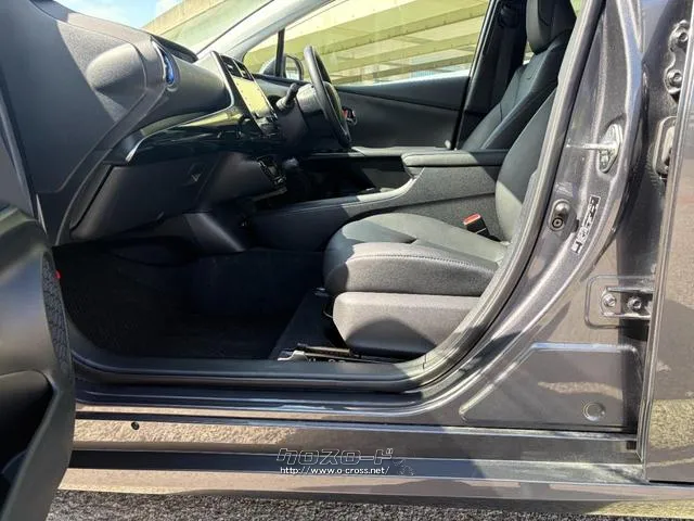 レンタアップ車徹底売り尽くしセール!ナビ・ETC・バックカメラ付で装備充実。愛車の買取査定、委託販売なども行ってます〜♪中古車買うなら西崎総合運動公園向かいのネクサスレンタカーへ。 トヨタ プリウス