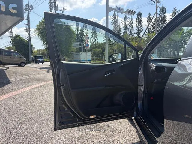 レンタアップ車徹底売り尽くしセール!ナビ・ETC・バックカメラ付で装備充実。愛車の買取査定、委託販売なども行ってます〜♪中古車買うなら西崎総合運動公園向かいのネクサスレンタカーへ。 トヨタ プリウス