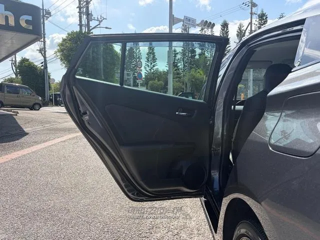 レンタアップ車徹底売り尽くしセール!ナビ・ETC・バックカメラ付で装備充実。愛車の買取査定、委託販売なども行ってます〜♪中古車買うなら西崎総合運動公園向かいのネクサスレンタカーへ。 トヨタ プリウス