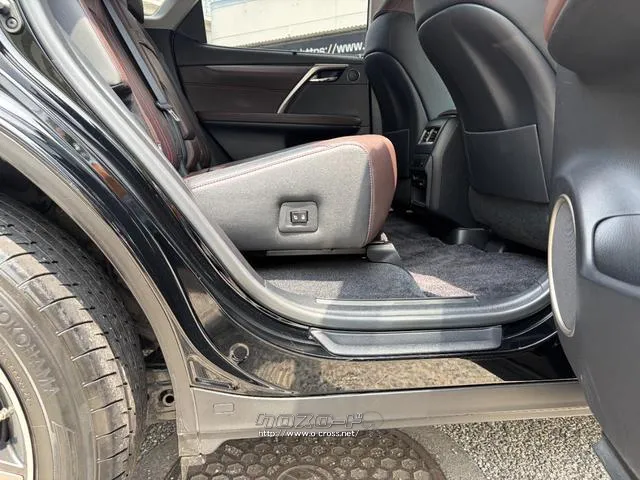レンタアップ車徹底売り尽くしセール!ナビ・ETC・バックカメラ付で装備充実。愛車の買取査定、委託販売なども行ってます〜♪中古車買うなら西崎総合運動公園向かいのネクサスレンタカーへ。 レクサス RX