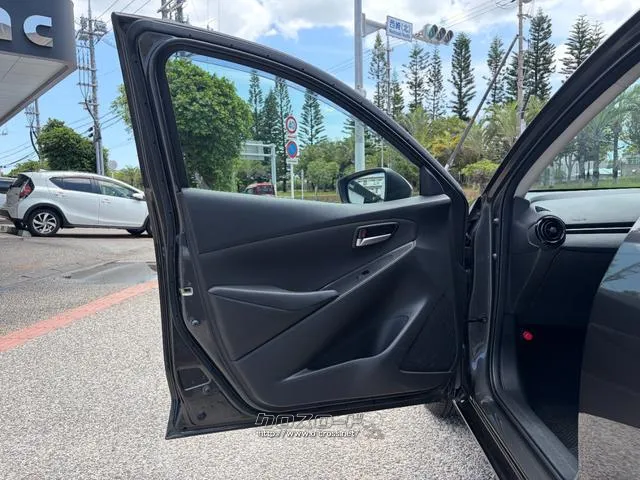 レンタアップ車徹底売り尽くしセール!ナビ・ETC・バックカメラ付で装備充実。愛車の買取査定、委託販売なども行ってます〜♪中古車買うなら西崎総合運動公園向かいのネクサスレンタカーへ。 マツダ MAZDA2