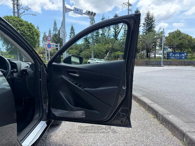 レンタアップ車徹底売り尽くしセール!ナビ・ETC・バックカメラ付で装備充実。愛車の買取査定、委託販売なども行ってます〜♪中古車買うなら西崎総合運動公園向かいのネクサスレンタカーへ。 マツダ MAZDA2