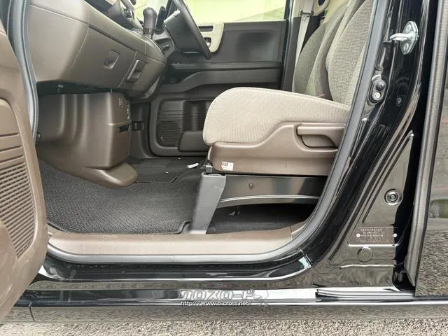 レンタアップ車徹底売り尽くしセール!ナビ・ETC・バックカメラ付で装備充実。愛車の買取査定、委託販売なども行ってます〜♪中古車買うなら西崎総合運動公園向かいのネクサスレンタカーへ。 ホンダ N-BOX