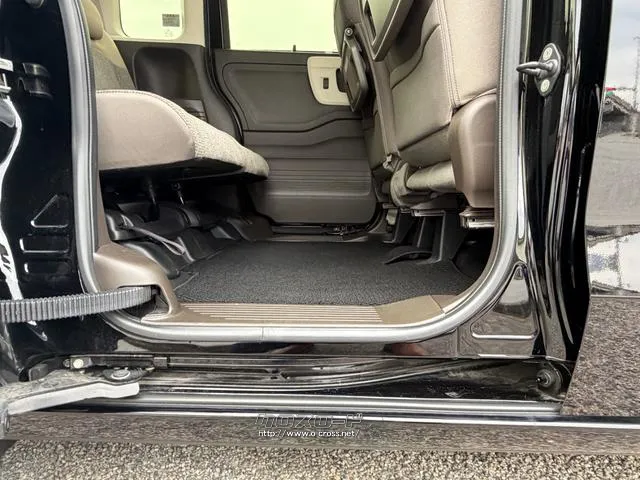 レンタアップ車徹底売り尽くしセール!ナビ・ETC・バックカメラ付で装備充実。愛車の買取査定、委託販売なども行ってます〜♪中古車買うなら西崎総合運動公園向かいのネクサスレンタカーへ。 ホンダ N-BOX