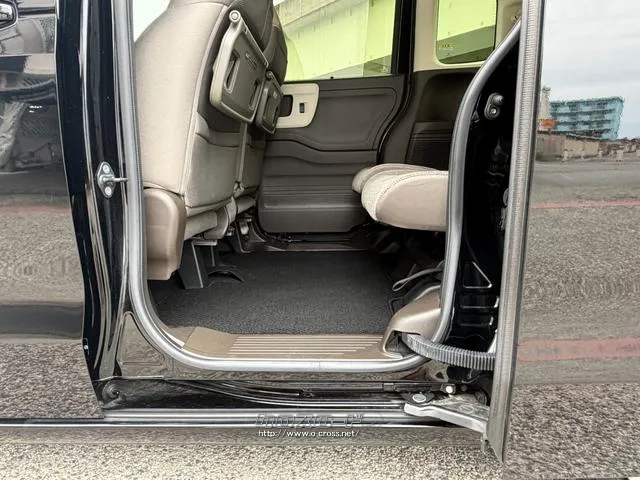レンタアップ車徹底売り尽くしセール!ナビ・ETC・バックカメラ付で装備充実。愛車の買取査定、委託販売なども行ってます〜♪中古車買うなら西崎総合運動公園向かいのネクサスレンタカーへ。 ホンダ N-BOX