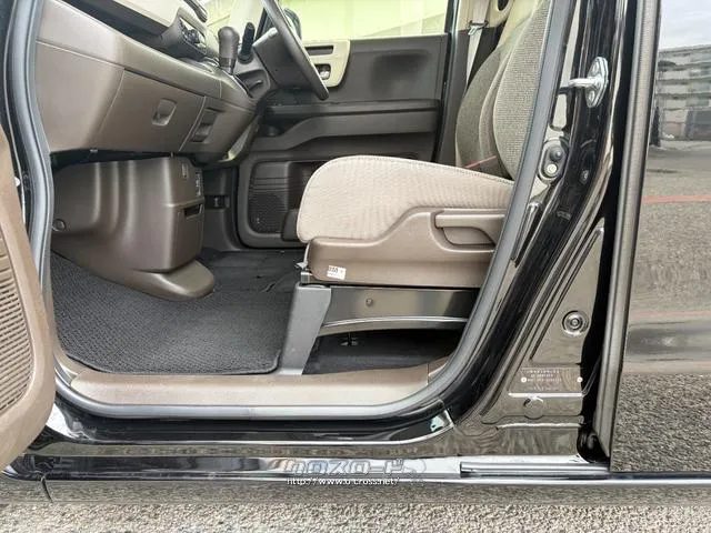 レンタアップ車徹底売り尽くしセール!ナビ・ETC・バックカメラ付で装備充実。愛車の買取査定、委託販売なども行ってます〜♪中古車買うなら西崎総合運動公園向かいのネクサスレンタカーへ。 ホンダ N-BOX