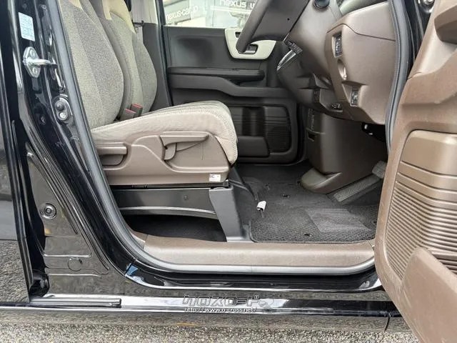 レンタアップ車徹底売り尽くしセール!ナビ・ETC・バックカメラ付で装備充実。愛車の買取査定、委託販売なども行ってます〜♪中古車買うなら西崎総合運動公園向かいのネクサスレンタカーへ。 ホンダ N-BOX