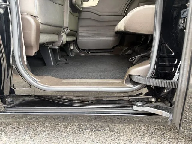 レンタアップ車徹底売り尽くしセール!ナビ・ETC・バックカメラ付で装備充実。愛車の買取査定、委託販売なども行ってます〜♪中古車買うなら西崎総合運動公園向かいのネクサスレンタカーへ。 ホンダ N-BOX