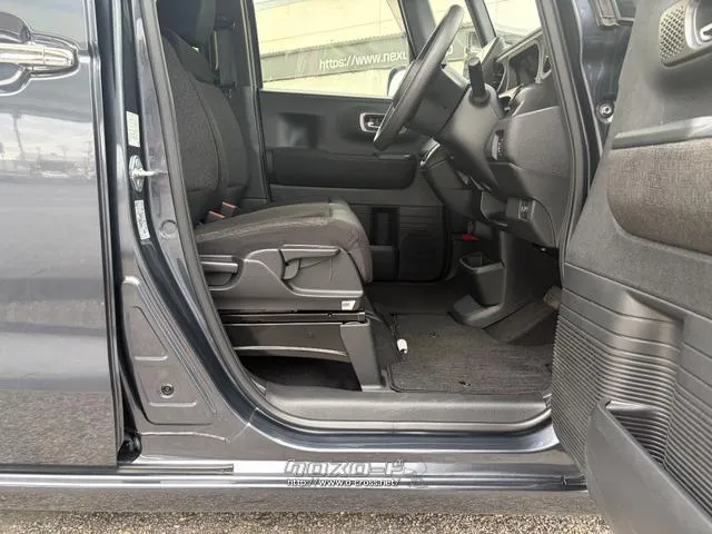 レンタアップ車徹底売り尽くしセール!ナビ・ETC・バックカメラ付で装備充実。愛車の買取査定、委託販売なども行ってます〜♪中古車買うなら西崎総合運動公園向かいのネクサスレンタカーへ。 ホンダ N-BOX