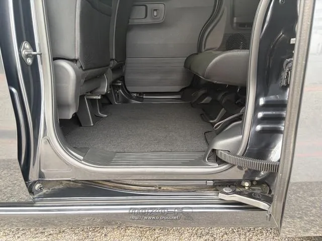 レンタアップ車徹底売り尽くしセール!ナビ・ETC・バックカメラ付で装備充実。愛車の買取査定、委託販売なども行ってます〜♪中古車買うなら西崎総合運動公園向かいのネクサスレンタカーへ。 ホンダ N-BOX