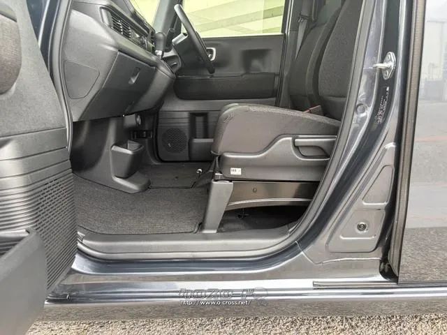 レンタアップ車徹底売り尽くしセール!ナビ・ETC・バックカメラ付で装備充実。愛車の買取査定、委託販売なども行ってます〜♪中古車買うなら西崎総合運動公園向かいのネクサスレンタカーへ。 ホンダ N-BOX