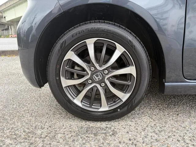 レンタアップ車徹底売り尽くしセール!ナビ・ETC・バックカメラ付で装備充実。愛車の買取査定、委託販売なども行ってます〜♪中古車買うなら西崎総合運動公園向かいのネクサスレンタカーへ。 ホンダ N-BOX