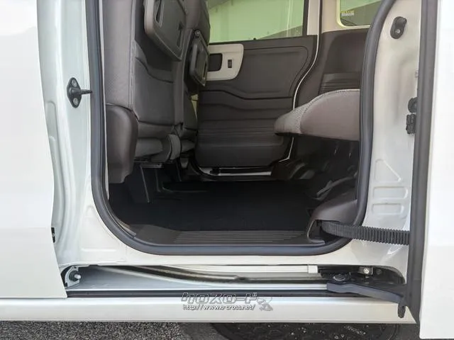 レンタアップ車徹底売り尽くしセール!ナビ・ETC・バックカメラ付で装備充実。愛車の買取査定、委託販売なども行ってます〜♪中古車買うなら西崎総合運動公園向かいのネクサスレンタカーへ。 ホンダ N-BOX